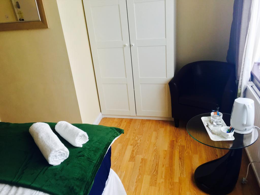 Gable Lodge London B&B Enfield Habitación foto