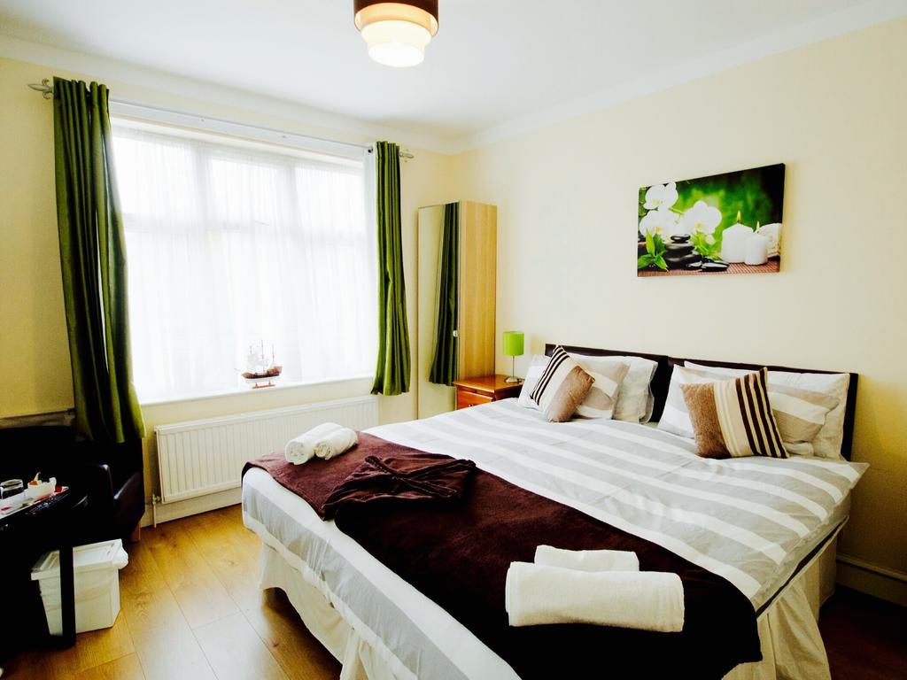 Gable Lodge London B&B Enfield Exterior foto